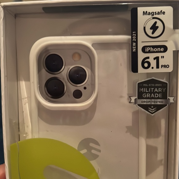 AERO+ Ultra-Light Shockproof Case iPhone 13 series - Picture 2 of 4